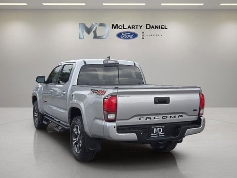 Used 2019 Toyota Tacoma TRD Sport w/ Technology Package AWD/4WD image 4