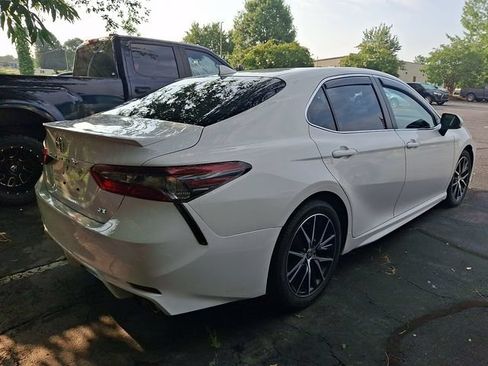 Used 2022 Toyota Camry SE FWD image 7