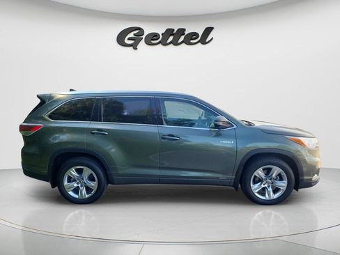 Used 2016 Toyota Highlander Limited w/ Driver Technology Package AWD/4WD image 4