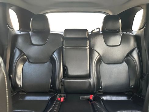 Used 2019 Jeep Cherokee Limited w/ Technology Group image 17