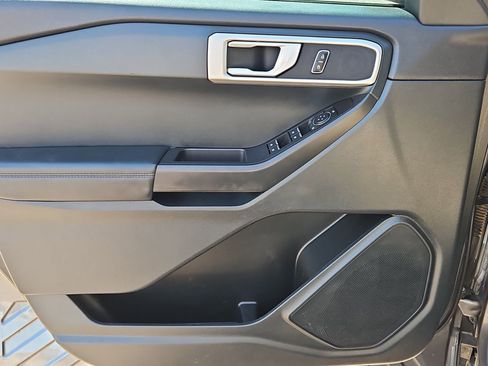 Used 2023 Ford Explorer 2WD image 11