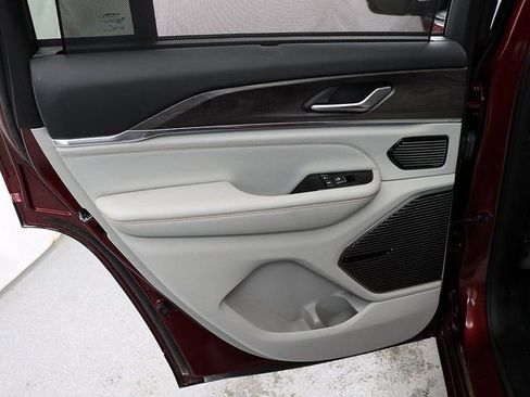 Used 2023 Jeep Grand Cherokee Overland AWD/4WD image 26