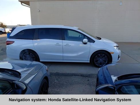 Used 2025 Honda Odyssey Touring image 3