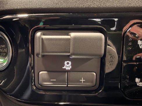 Used 2025 Chevrolet Silverado 2500 LT image 43