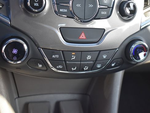 Used 2018 Chevrolet Cruze Premier image 31