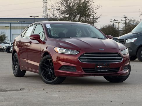 Used 2016 Ford Fusion SE FWD image 3