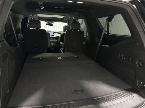 Used 2023 GMC Yukon XL SLT w/ SLT Premium Package RWD image 37