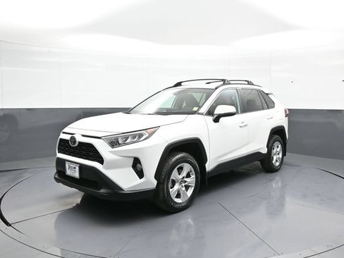 Used 2021 Toyota RAV4 XLE AWD/4WD image 10