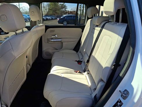 Used 2026 Mercedes-Benz GLB 250 4MATIC image 8