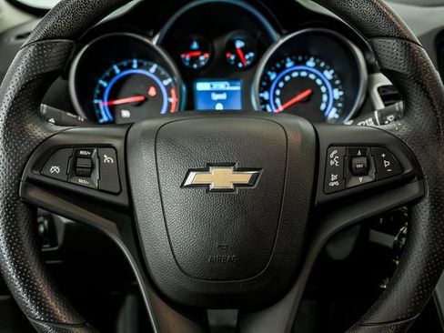 Used 2015 Chevrolet Cruze LT image 18
