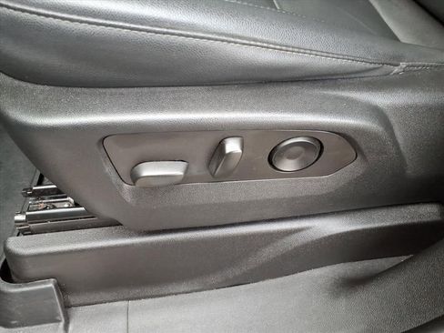 Used 2022 Chevrolet Tahoe Z71 w/ Z71 Off-Road Package image 27