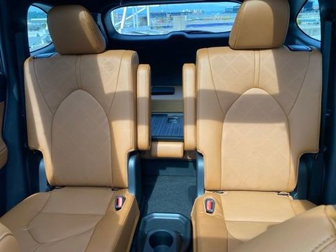 New 2026 Toyota Highlander Platinum AWD/4WD image 26