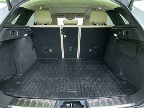 Used 2019 Jaguar F-PACE Premium image 29