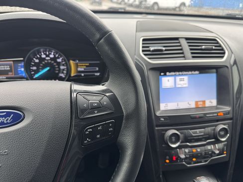 Used 2017 Ford Explorer XLT w/ Equipment Group 202A image 24