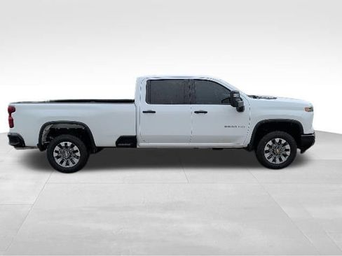 Used 2025 Chevrolet Silverado 2500 Custom RWD image 2