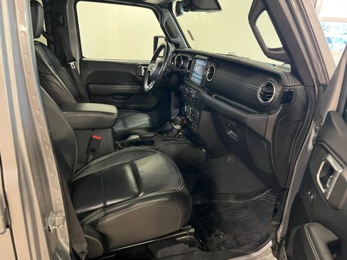 Used 2019 Jeep Wrangler Unlimited Sahara AWD/4WD image 35