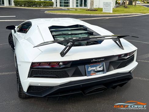 Used 2018 Lamborghini Aventador S image 45