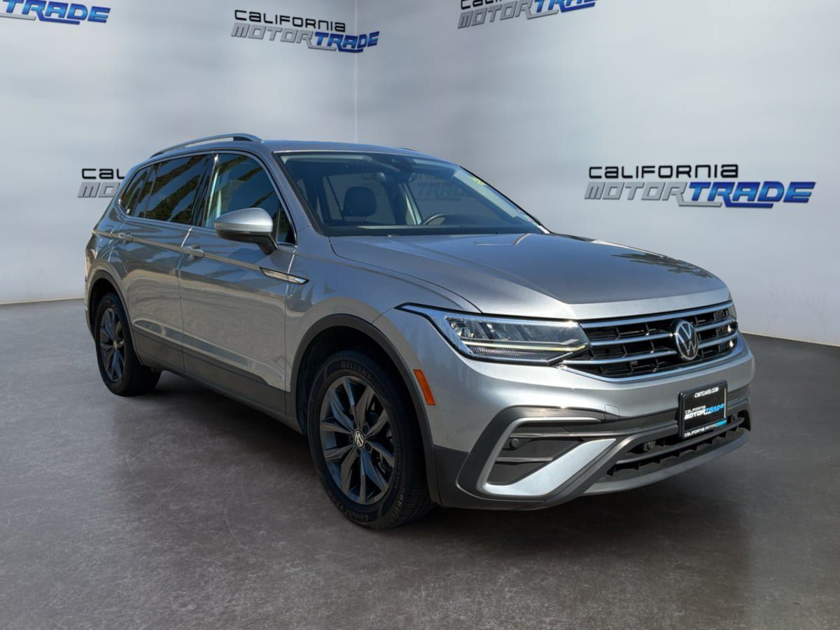 Used 2022 Volkswagen Tiguan SE FWD image 3