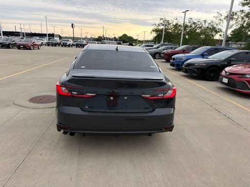 Used 2025 Toyota Camry SE w/ Convenience Package FWD image 3