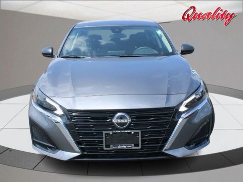 Used 2025 Nissan Altima 2.5 SV FWD image 10