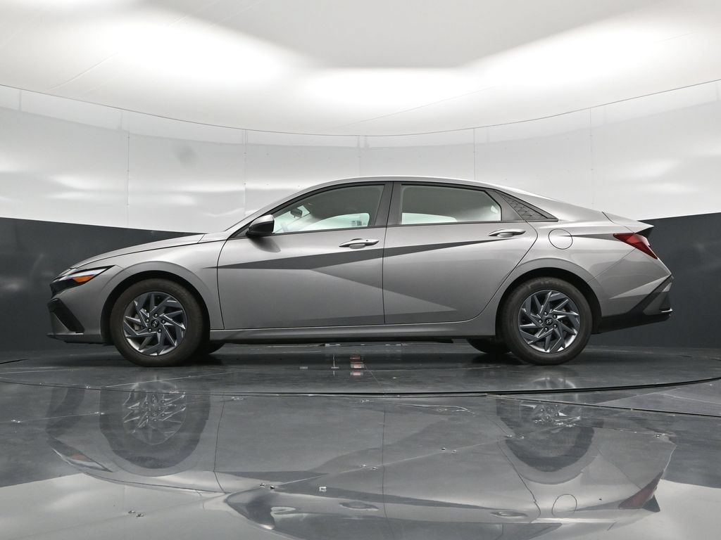 Used 2024 Hyundai Elantra SEL FWD image 47