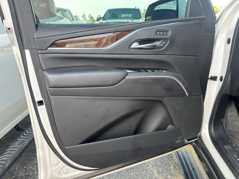 Used 2022 Cadillac Escalade Sport Platinum w/ Heavy-Duty Trailer Package AWD/4WD image 8