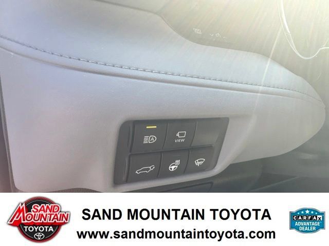 Used 2021 Toyota Highlander Platinum FWD image 14