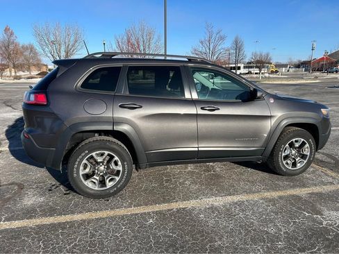 Used 2019 Jeep Cherokee Trailhawk image 11