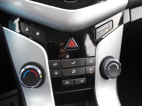 Used 2014 Chevrolet Cruze LT image 26