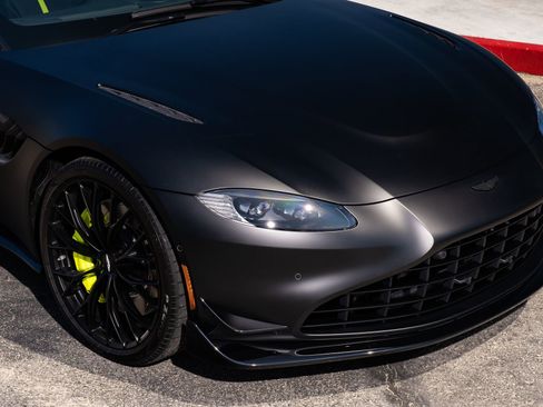 Used 2023 Aston Martin V8 Vantage Coupe RWD image 9