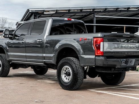 Used 2018 Ford F250 Platinum w/ Platinum Ultimate Package image 2