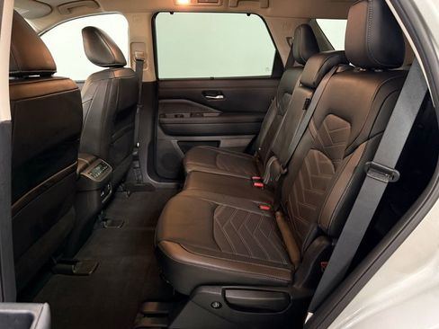 Used 2024 Nissan Pathfinder Platinum w/ Cargo Package image 16