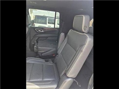 Used 2023 Chevrolet Suburban Premier image 35
