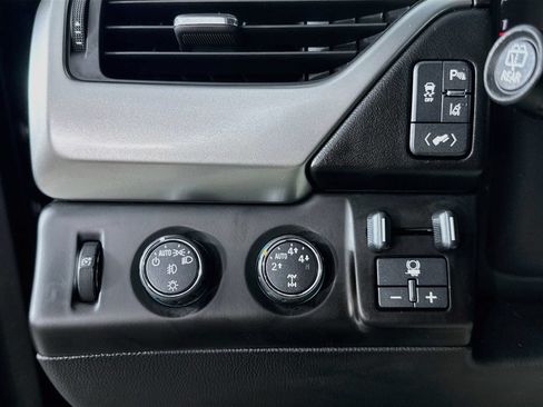 Used 2015 Chevrolet Tahoe LTZ AWD/4WD image 17