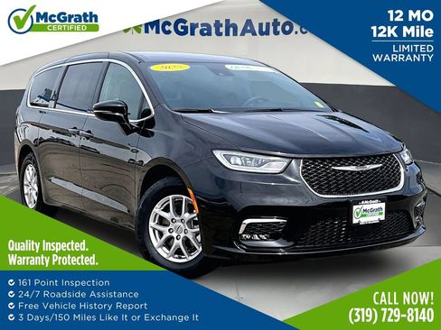 Used 2025 Chrysler Pacifica Select FWD image 1