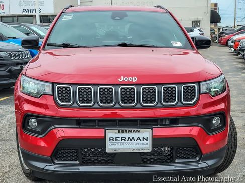 Used 2023 Jeep Compass Latitude AWD/4WD image 2