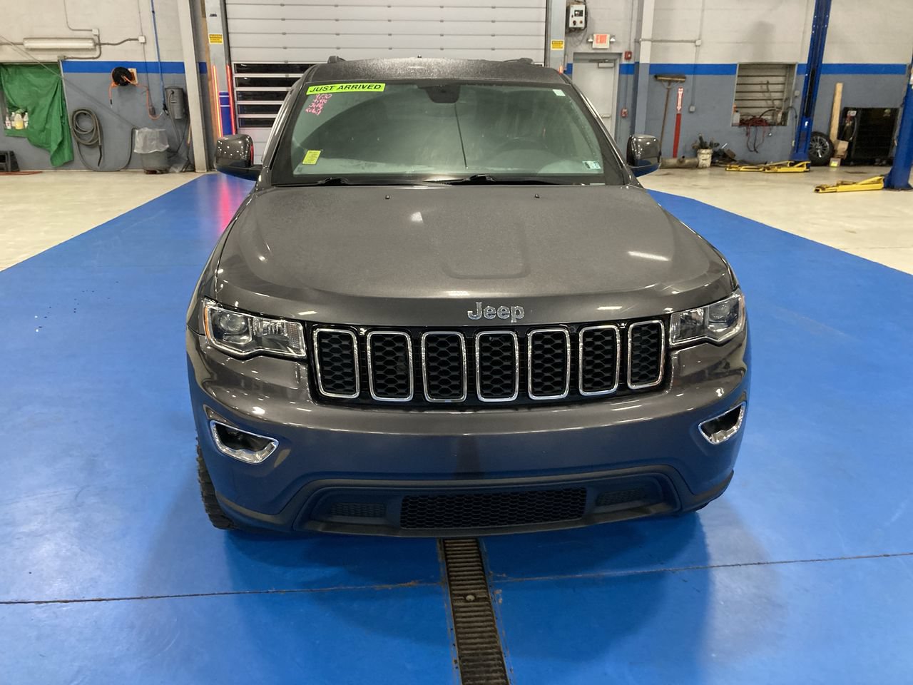 Used 2020 Jeep Grand Cherokee Laredo w/ Security & Convenience Group AWD/4WD image 2