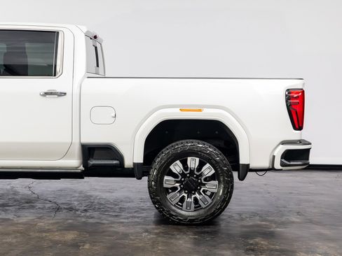 Used 2024 GMC Sierra 2500 Denali w/ Denali Reserve Package AWD/4WD image 13