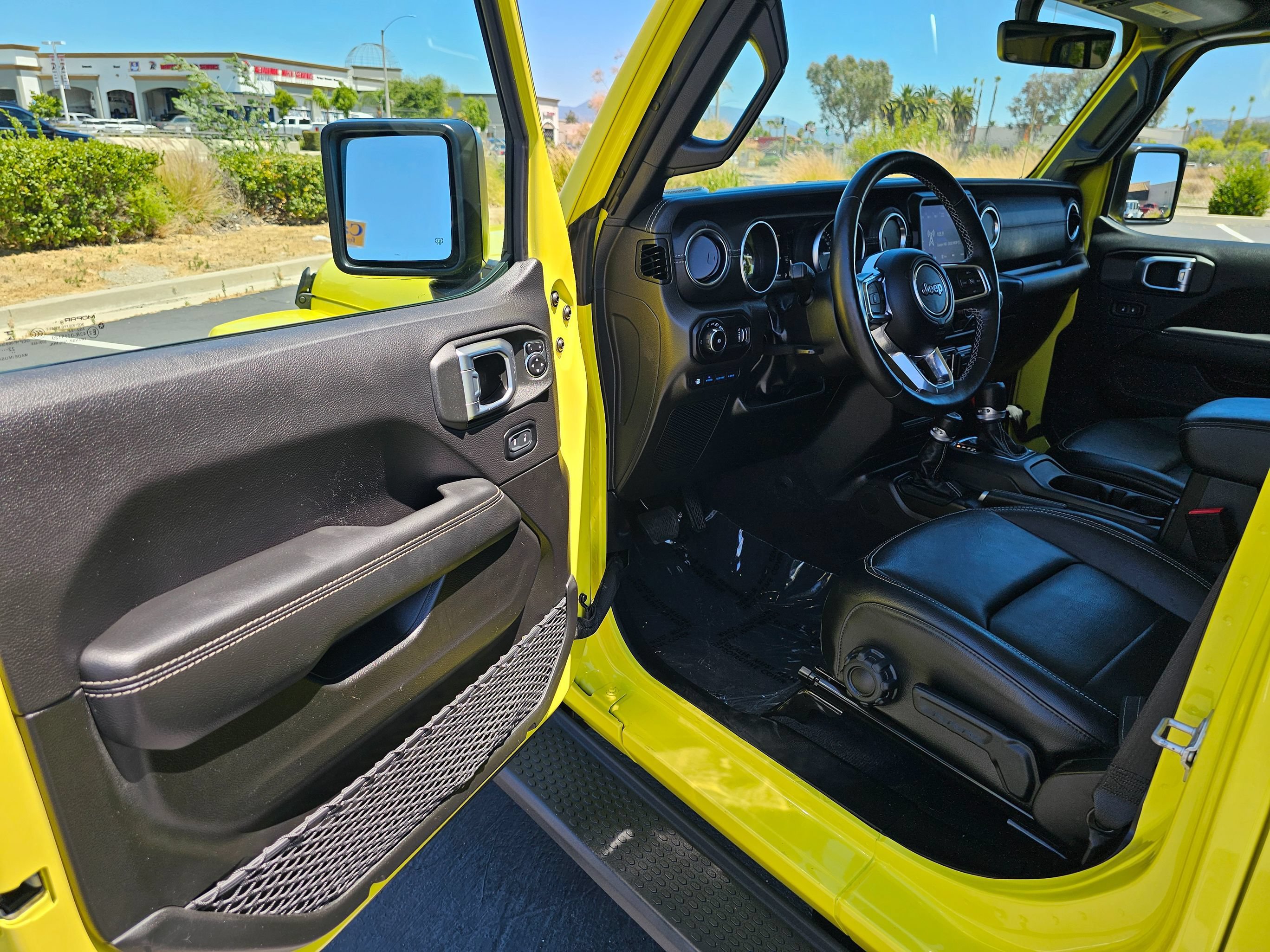 Used 2023 Jeep Wrangler Unlimited Sahara w/ Cold Weather Group AWD/4WD image 15