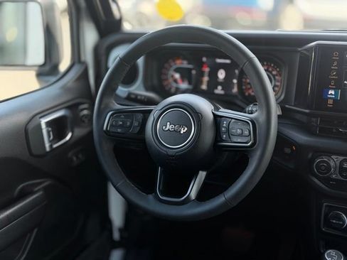 Used 2025 Jeep Wrangler Unlimited Sport AWD/4WD image 12