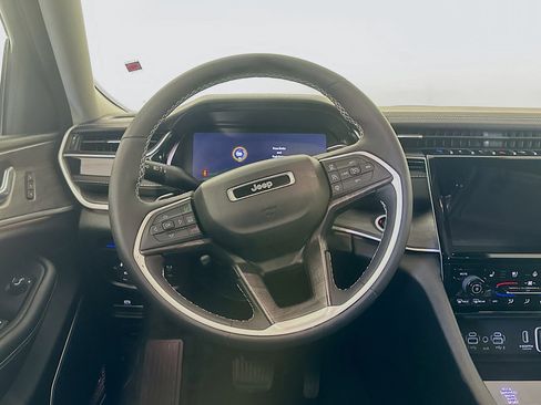 Used 2022 Jeep Grand Cherokee Limited 4xe w/ Luxury Tech Group II image 18