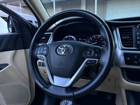 Used 2017 Toyota Highlander Limited image 20