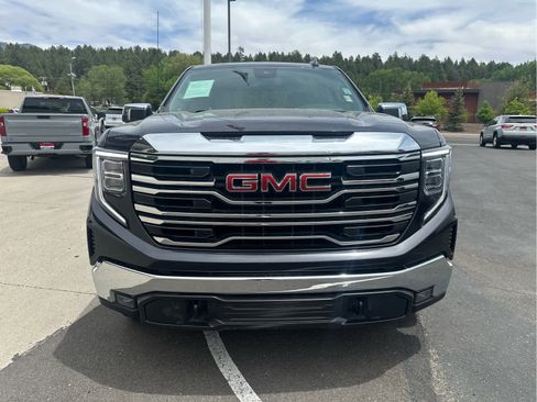Used 2025 GMC Sierra 1500 SLT image 3