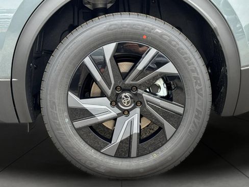 New 2026 Toyota C-HR AWD/4WD image 32
