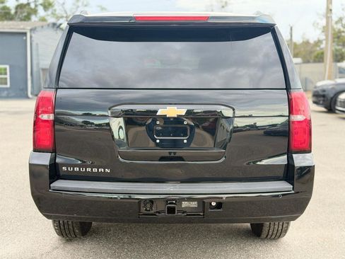 Used 2020 Chevrolet Suburban LT image 4