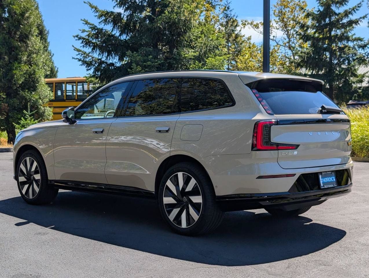 Used 2025 Volvo EX90 Ultra AWD/4WD image 5