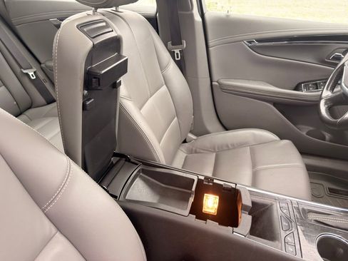 Used 2019 Chevrolet Impala LT image 32