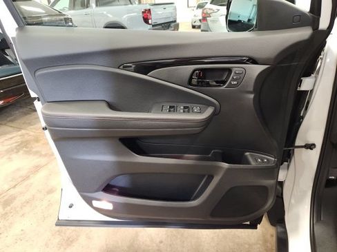 Used 2025 Honda Passport Black Edition image 22