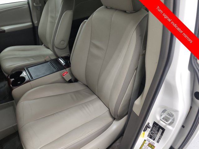 Used 2013 Toyota Sienna Limited w/ Premium Pkg AWD/4WD image 16