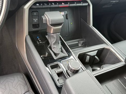 Used 2024 Toyota Tundra Limited AWD/4WD image 19
